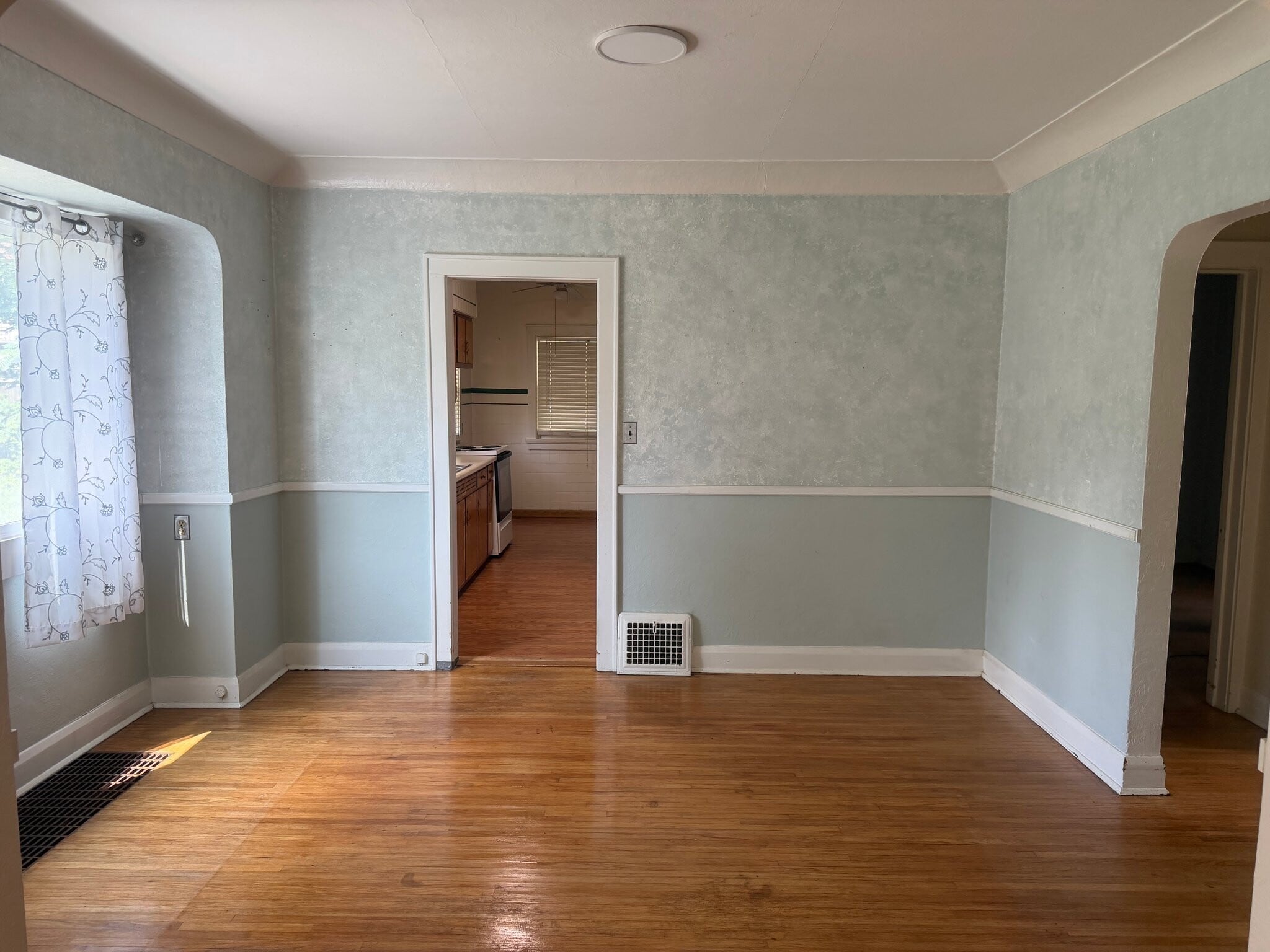 Building Photo - 3333 Blackstone Dr