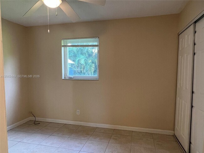 Building Photo - 6241 SW 38th Ct