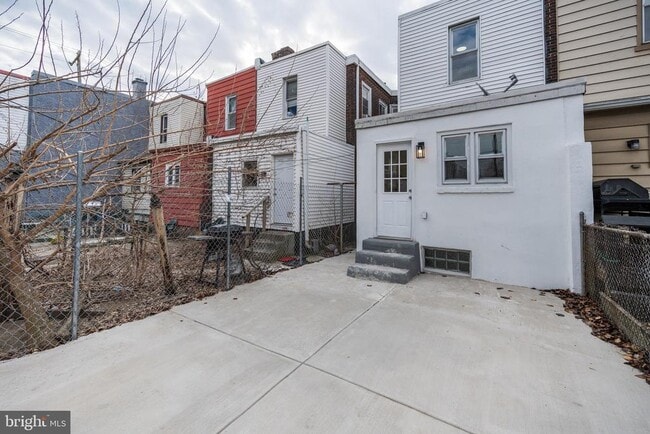 Building Photo - 2265 E Clearfield St