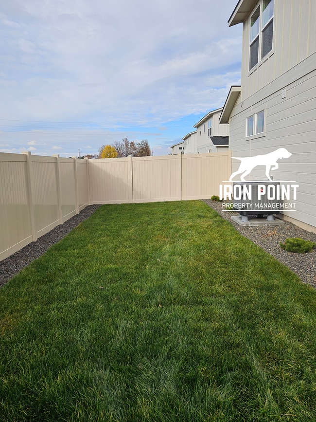Building Photo - Brand New Never Lived-In 3-Bed, 2.5-Bath Townhome in Caldwell, ID – Available Now!