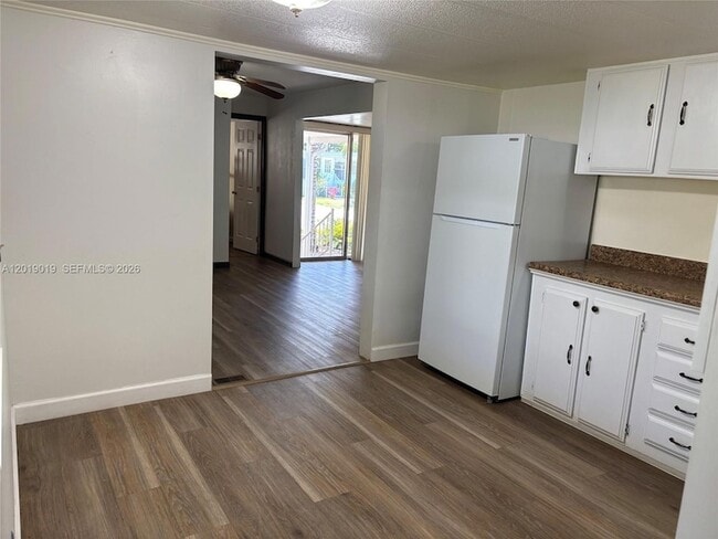 Building Photo - 2939 W Marina Dr