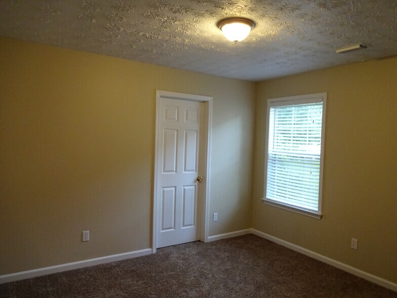 Building Photo - 650 Walnut Creek Dr NW