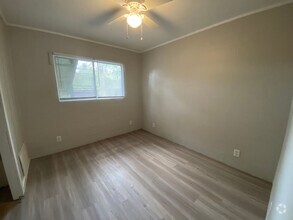 Building Photo - MAN-608N