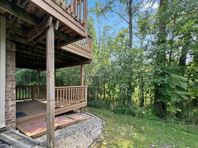 Building Photo - 41589 Sleepy Hollow Dr