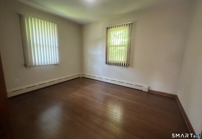 Building Photo - 67 Phyllis Ave