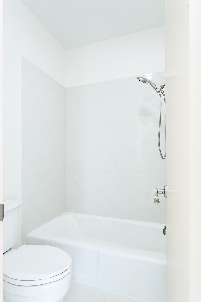 Building Photo - 1302 Marina Bay Dr