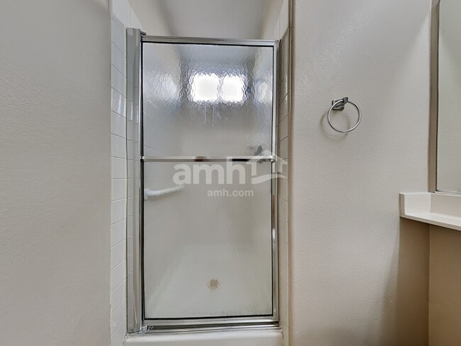 Building Photo - 1330 Summer Dawn Ave