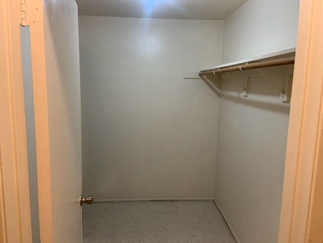 Building Photo - One Bedroom Condo Available in Watergate C...