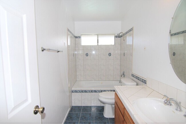 Building Photo - Beautiful 3-Bedroom Home with Pool, Spa & 3-Car Garage in Orange