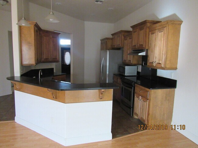 Building Photo - Fantastic Condo located close to Ft. Sill, Shopping and Restaurants Handicap Accessible! No Pet H...
