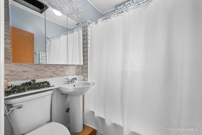Building Photo - 2225 N 76th Ct