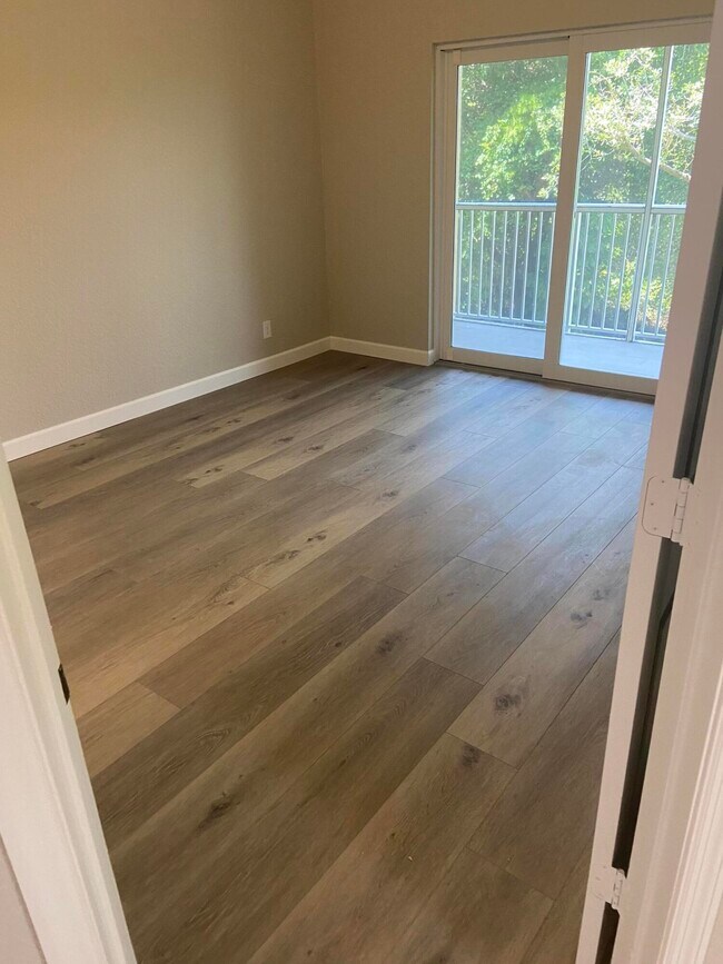 Building Photo - 152 Village Blvd