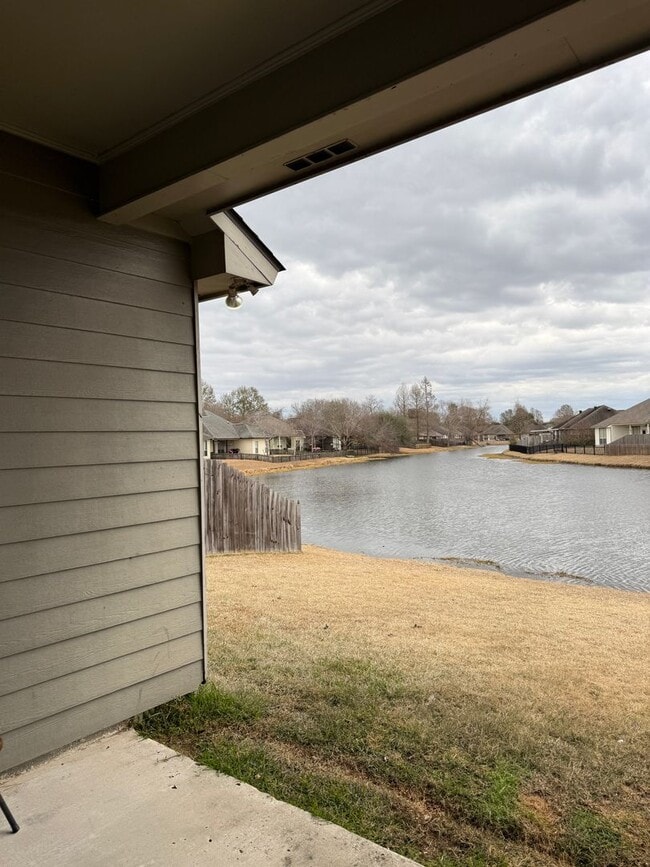 Building Photo - Beautiful Home on the Lake in Nicholson Lake Subdivision and Near LSU