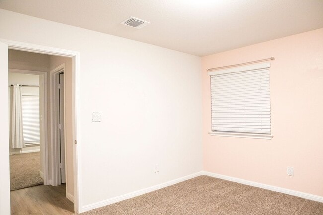 Building Photo - 3/2 Gorgeous Brick Home