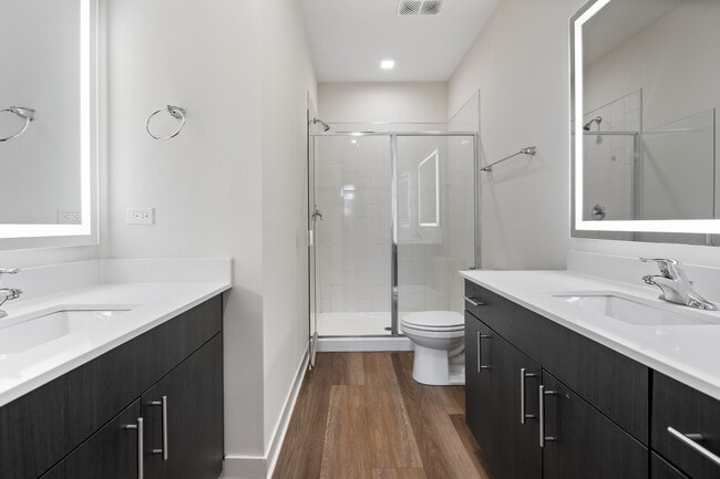 Building Photo - 818 N Wolcott Ave