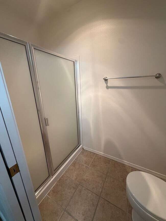 Building Photo - Large Duplex, Pelican Pointe Area