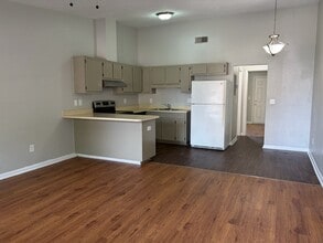 Building Photo - 214 White Dr