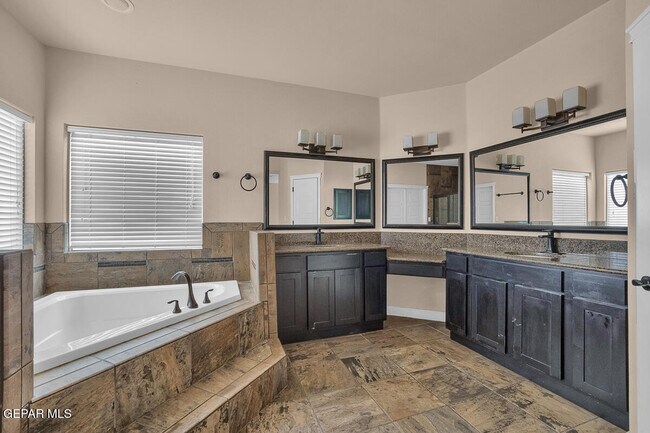 Building Photo - 7238 Canyon Wren Ave