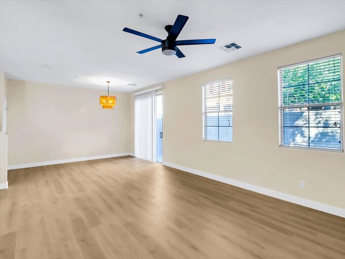 Building Photo - 1330 S Aaron