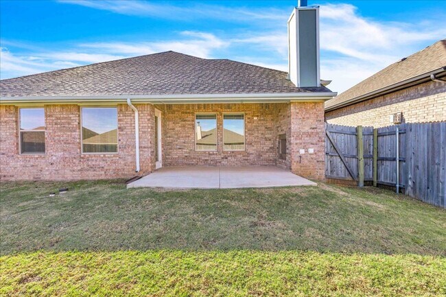 Building Photo - Nearly New Yukon Schools