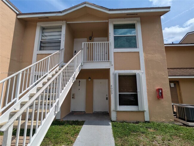 Building Photo - 8009 SW 21st Ct