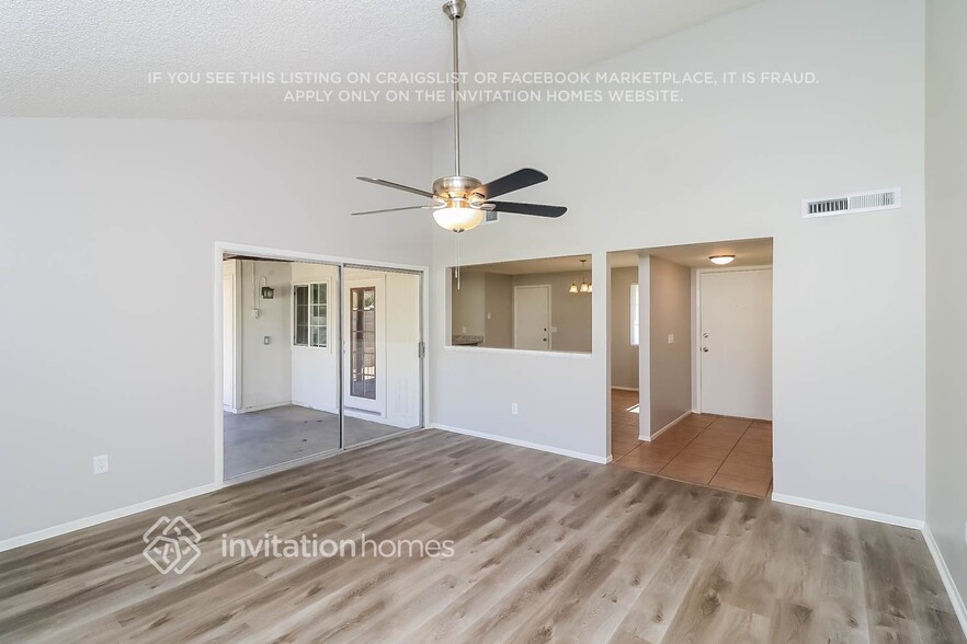 Building Photo - 5552 W Carol Ave