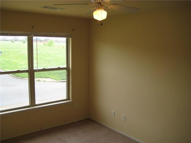 Building Photo - 3404 SW Deerfield Blvd