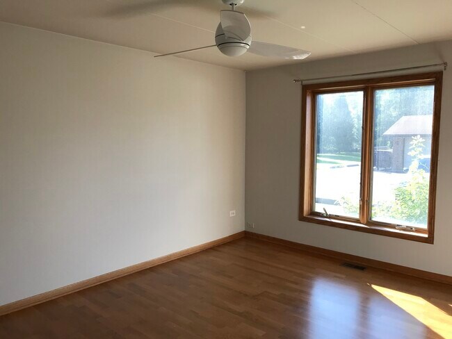 Building Photo - 9941 Treetop Dr