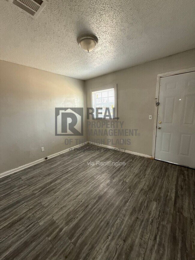 Building Photo - 1305 Evergreen St