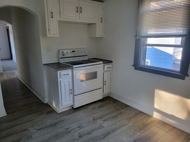 Building Photo - 178 Spruce St