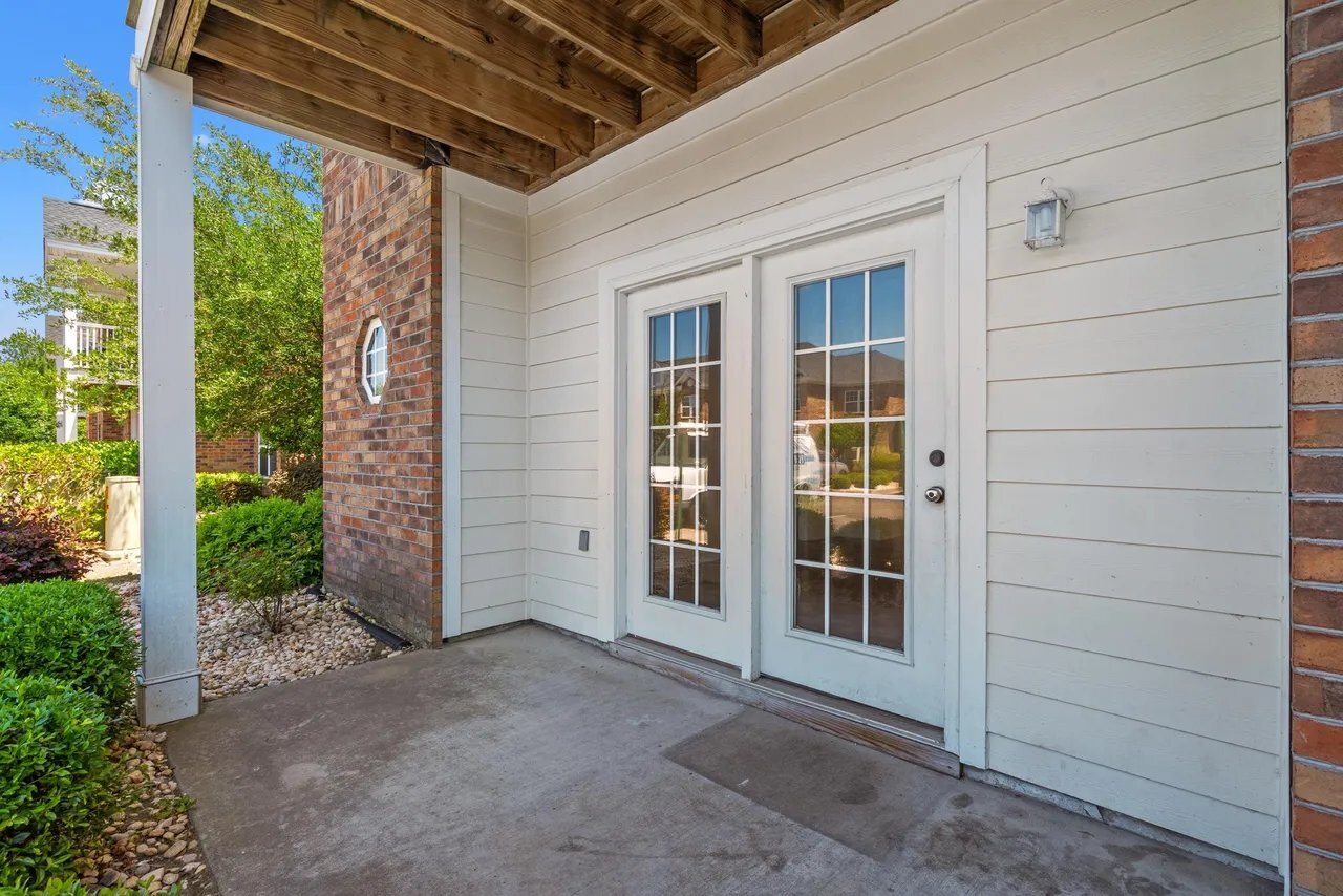 Building Photo - 2057 Silvercrest Dr