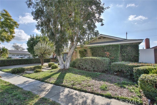 Building Photo - 2780 E Lizbeth Ave