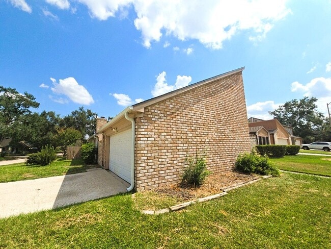 Building Photo - 1705 Bodart Ct