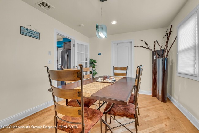 Building Photo - 208 Carteret Ave