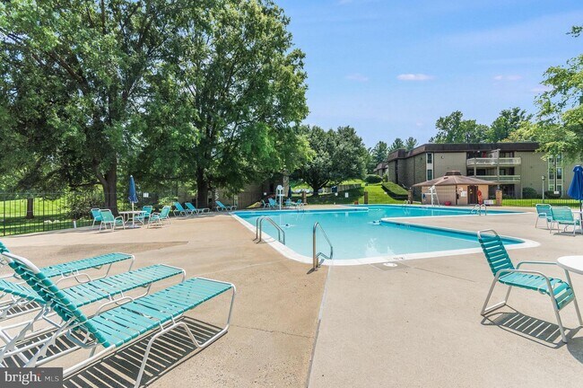 Building Photo - 5805 Royal Ridge Dr