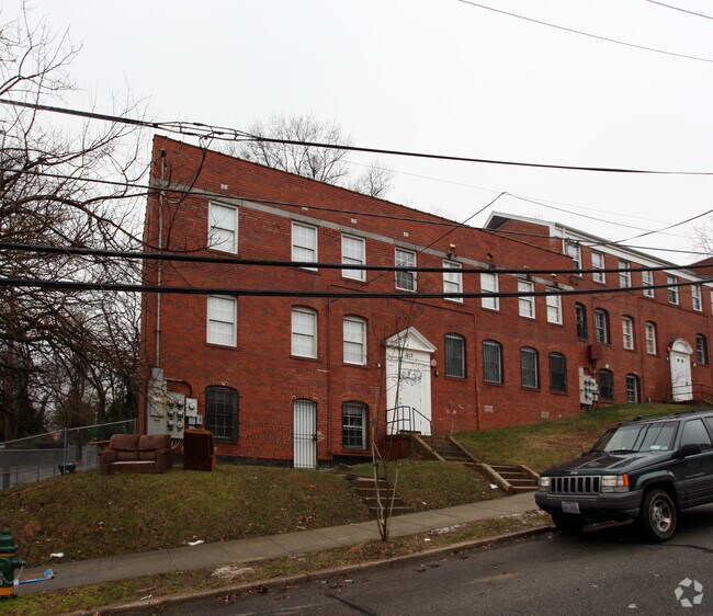Building Photo - 113 Wayne Pl SE