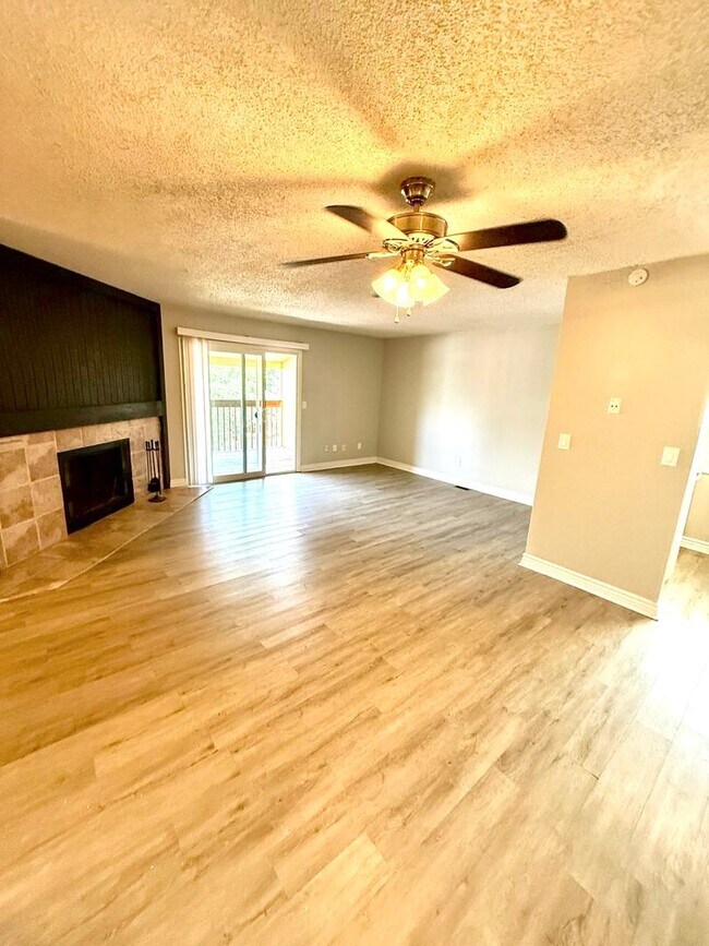 Building Photo - 4015 Stonedike Dr