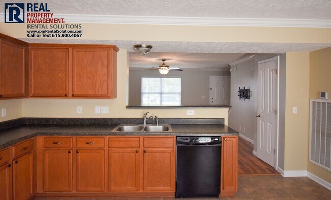 Building Photo - Two bedroom townhome in GREAT location! Wa...