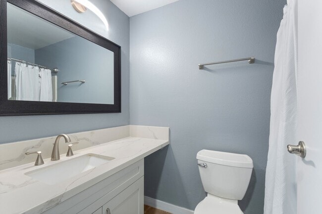 Building Photo - Discover this top-floor, two-bedroom, one-...