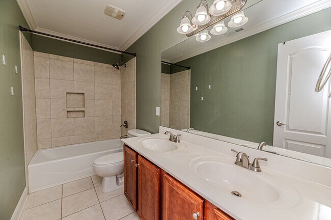 Building Photo - Perfectly Located 4-Bedroom Home Minutes from I-295, Hope Mills & Fort Bragg!