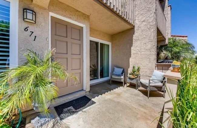 Building Photo - 671 Ascot Dr