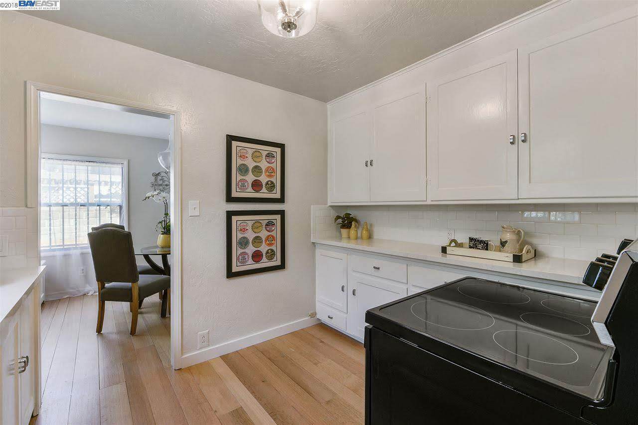 Kitchen - 1562 Lincoln Ave