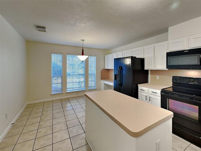 Building Photo - 10719 Scenic Dr
