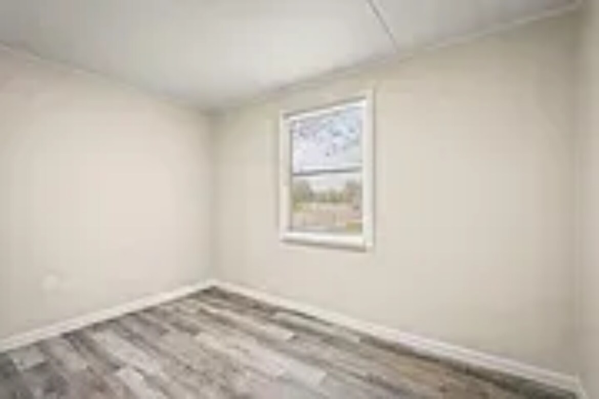 Building Photo - 525 New Berlin Rd