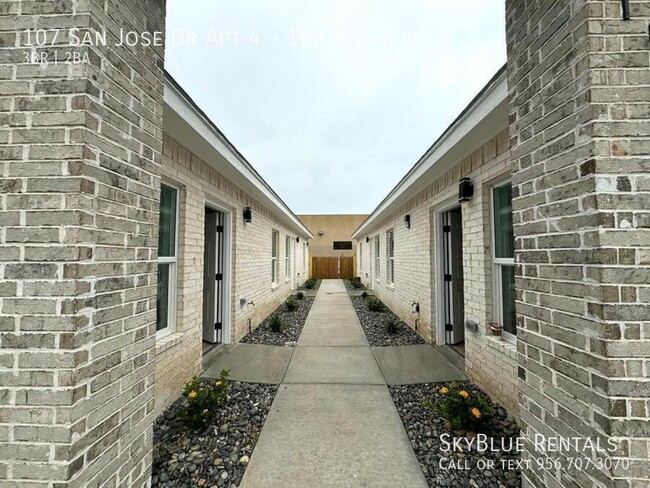 Building Photo - 107 San Jose Dr