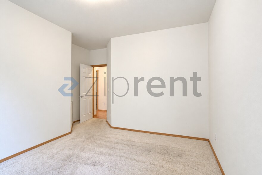 Building Photo - Unit N/A