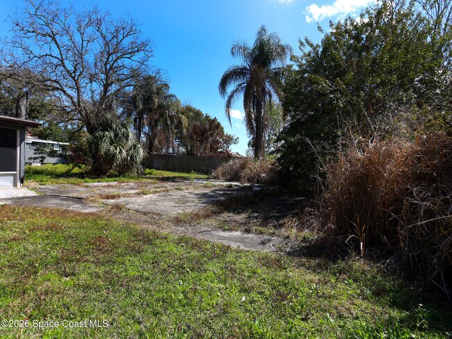 Building Photo - 317 Pineda St