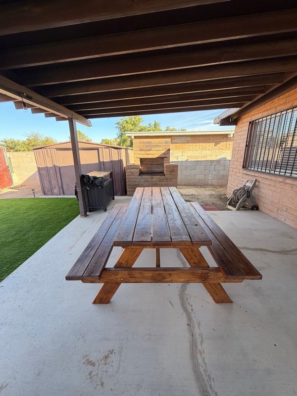 Building Photo - 1711 E Camino Carreta