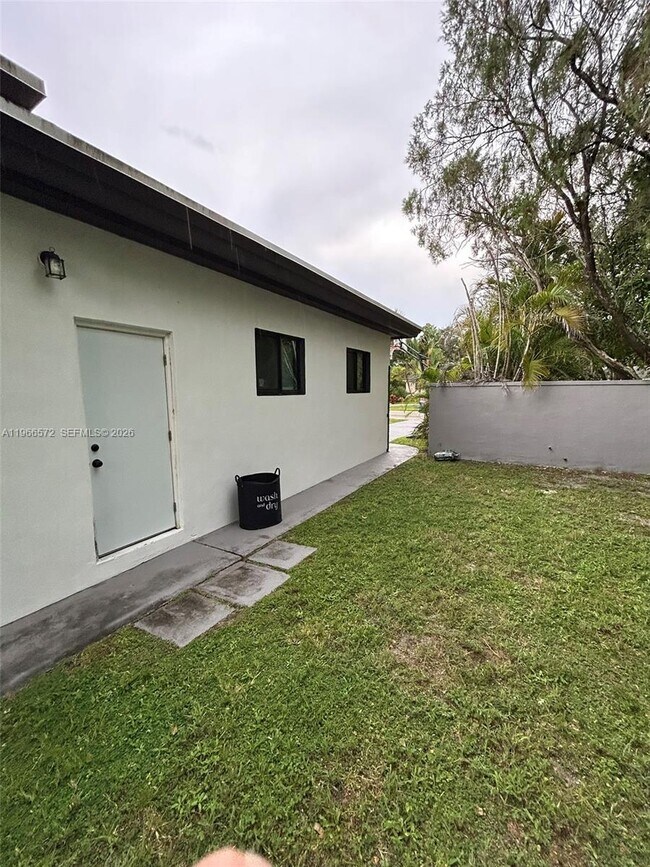 Building Photo - 2631 Roosevelt St