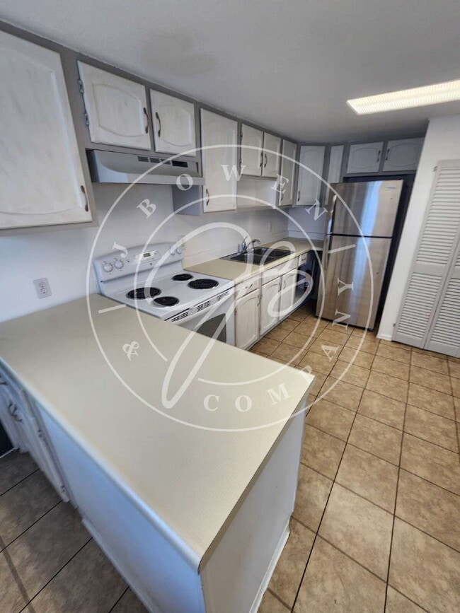 Building Photo - 2 story 2 bed with bonus room! Maumee Scho...
